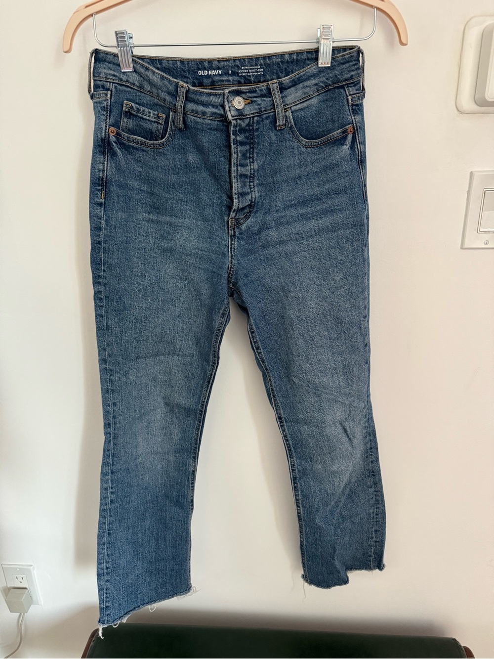 Old Navy Cropped Straight-Leg Jeans in Medium Blue